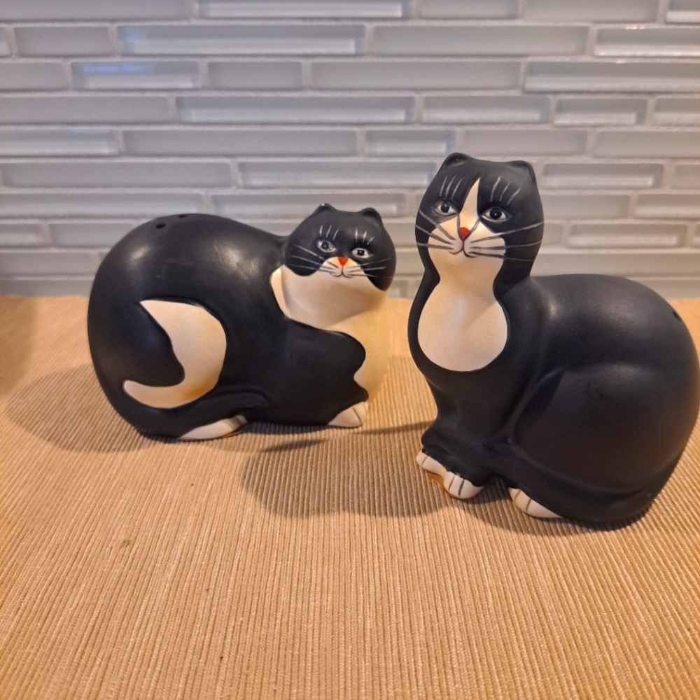 Sakura Warren Kimble "Fat Cats" Salt & Pepper Shakers, hand painted